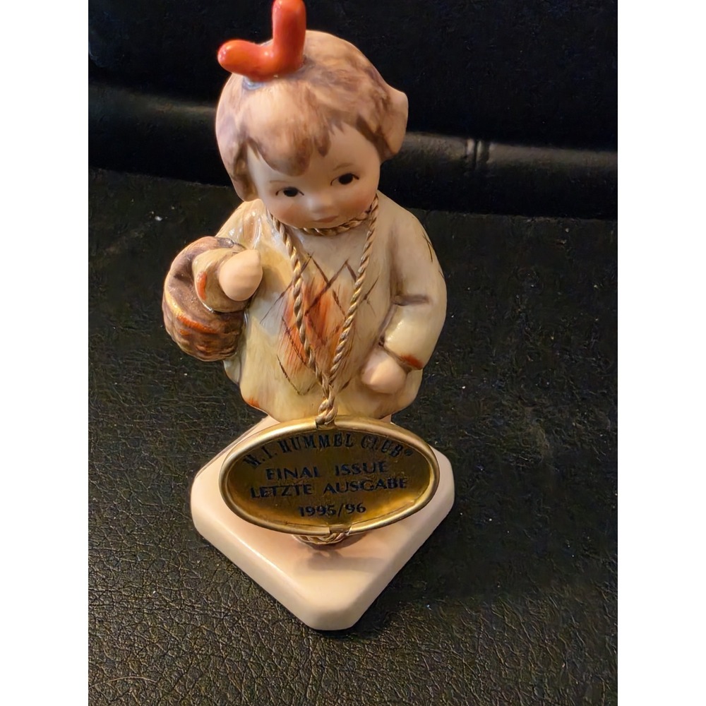 Vintage 1987 Goebel German Hummel Figurine #749 I Brought You a Gift Final Issue